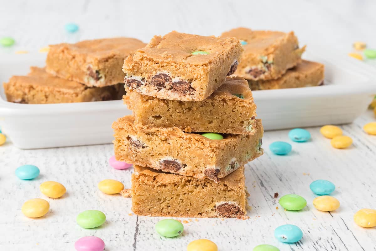 Easy Easter M&M Blondies Recipe