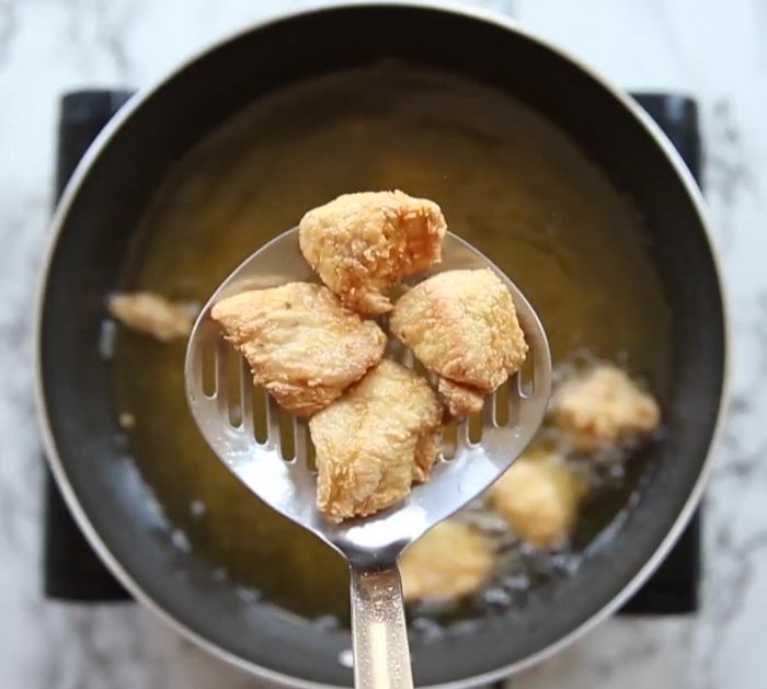 Easy-To-Make Honey Sriracha Chicken